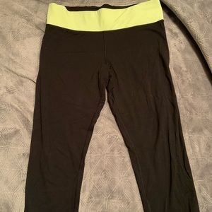 VS Pink ultimate reversible Capri leggings